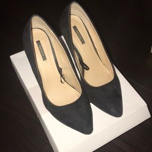 Black suede pumps heels size 8